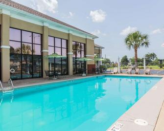 品質套房酒店 - 蒙哥馬利 - 蒙哥馬利（阿拉巴馬州） - 游泳池
