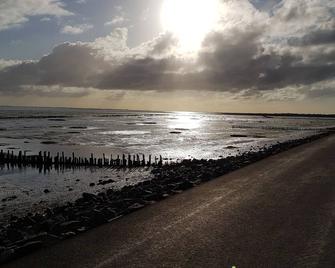 Nice, bright apartment right on the North Sea coast - Garding - Playa