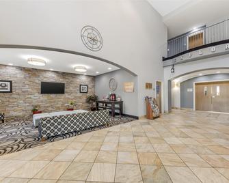 Best Western Plus Sand Bass Inn & Suites - Madill - Lobby