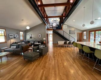 The Church in Bend 3 King Beds and 2 twin beds, Sleeps 6 - Bend - Lobby