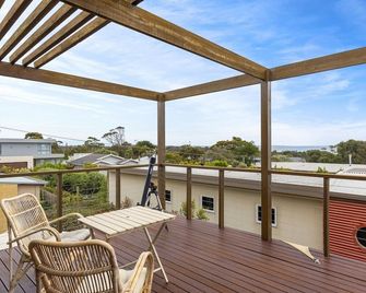 Sea Haven: coastal views, family retreat - McCrae - Balcón