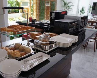 Heeren Palm Suites - Malakka - Açık büfe