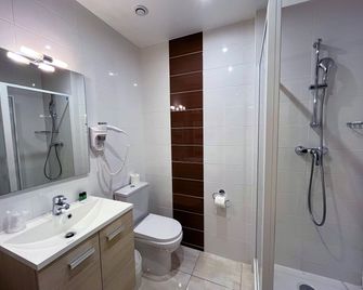 Hôtel du Cheval Rouge - Versailles - Bathroom