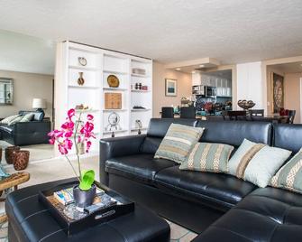 Seacoast Imperial Beach! Amazing Oceanfront Property! - Imperial Beach - Living room