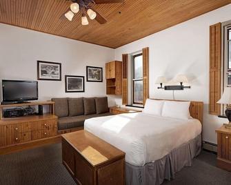 Independence Square 311, Best Location! Hotel Room with Rooftop Hot Tub in Aspen - Aspen - Schlafzimmer
