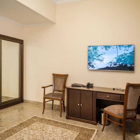 Royal Plus Hotel image 1