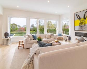 Bridgehampton on Private Cul-de-sac overlooking pond - Bridgehampton - Sufragerie