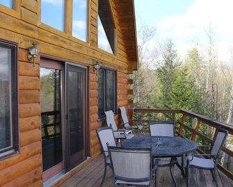 The Lake's End - Beautiful Lakefront Log Home in the White Mountains - Haverhill - Balcón