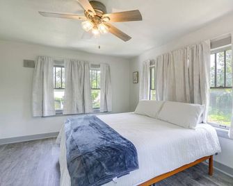 4 Mi to Dtwn: Charming Retreat in Wichita! - Wichita - Bedroom