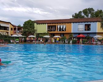 Holiday apartment Policoro for 1 - 5 persons with 2 bedrooms - Row house - Policoro - Piscina