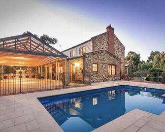 Hahndorf Luxury Retreat 5 bedrooms for 12 guests - Hahndorf - Pool