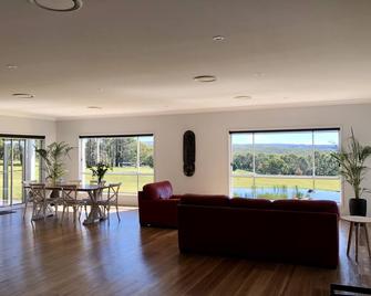 Pine Ridge Miniature Donkeys, Farm stay, private room in shared house - Mittagong - Wohnzimmer