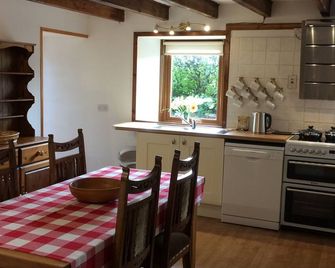 NC500 route, on the North Coast of Scotland, 5 miles from panoramic beaches. - Wick - Dining room