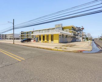 Walk to Beach North Wildwood Condo with Pool Access - North Wildwood - Building