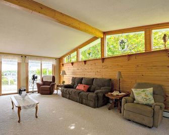 Hazel House - Saint Ignace