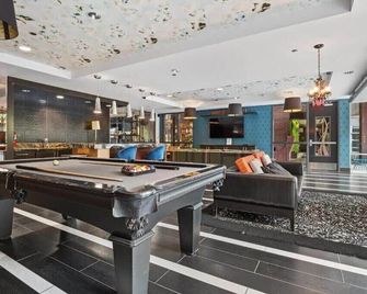 CozySuites Mill District with pool, gym #04 - Minneapolis