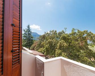 Hotel Il Querceto - Dorgali - Parveke