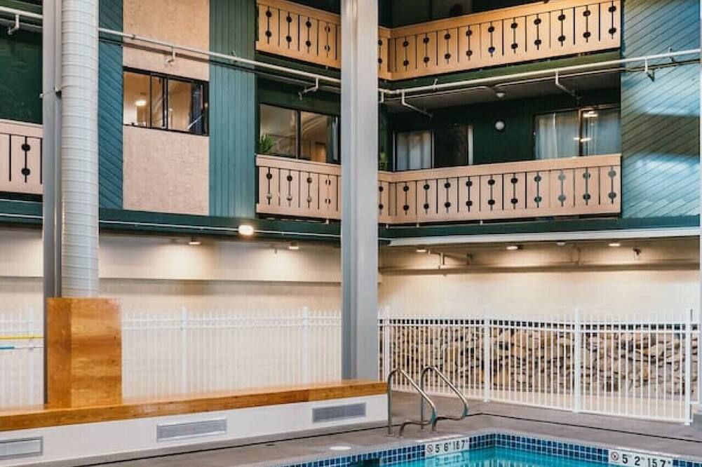 The Lifty Ski-In Ski-Out Studio, Pool and Gym - Big White