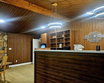 Tara Vista Inn - Hinton - Lễ tân