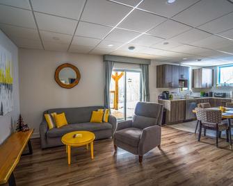 Le Bellevue Modern Lodge - Wakefield - Living room