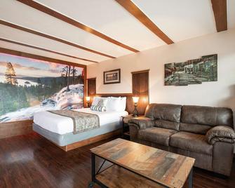 Sandpiper - Queen Studio Room at Wanderlust Inn, Pet Friendly - Ocean Shores
