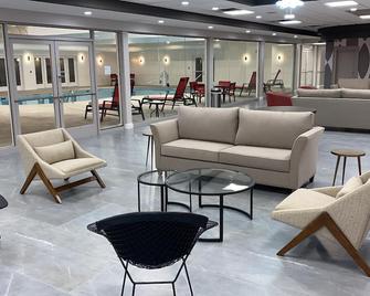Ramada by Wyndham Windsor Locks - Windsor Locks - Lounge