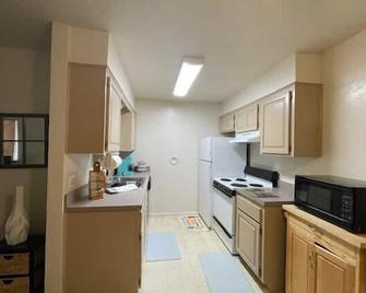 One Br Comfort Awaits Near Ft Sill - Lawton - Kitchen