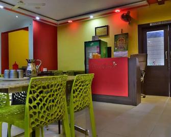 Yelagiri Residency - Yelagiri - Front desk
