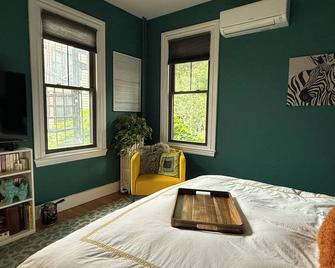 Historic Boston apartment with private garden/patio - Boston - Quarto
