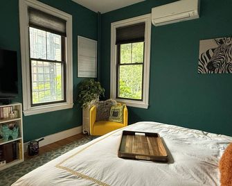 Historic Boston apartment with private garden/patio - בוסטון - חדר שינה