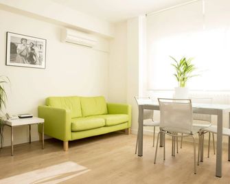 Apartamentos Sabinas San Miguel - Saragossa - Wohnzimmer