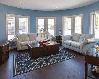 Classic New England Charm At The Heart of Newport-Wyn. Newport Onshore- 2 Bd. - Newport - Wohnzimmer