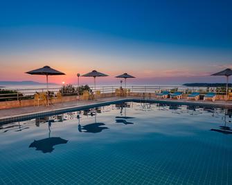 克塔維塔利斯酒店 - 干尼亞 - 卡拉塔斯 - 游泳池