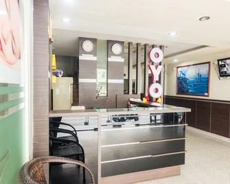 OYO 1635 New Star Hotel - Hostel - Lubuk Baja - Front desk