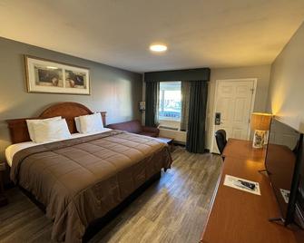 Ozark Inn & Suites - Ozark - Bedroom