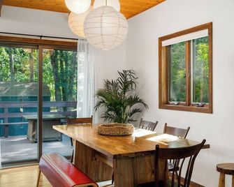 The Green Forest Retreat - Kayak, Hot Tub, Sauna - East Stroudsburg - Salle à manger
