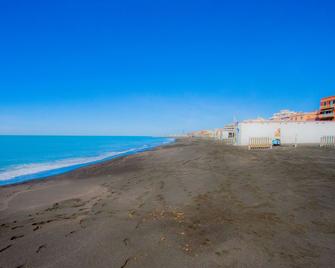 House near Free beach, Ladispoli center, 20 minutes from Rome - Ladispoli - Spiaggia