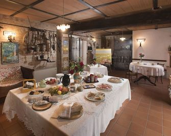 Hill of Alba / Langhe / Roero- Romantic historic home- 7 nights special offer - Guarene - Restaurante