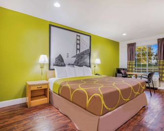 Super 8 by Wyndham Auburn - Auburn - Schlafzimmer