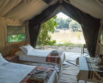 Mwinilunga Safaris - Mafuta - Schlafzimmer