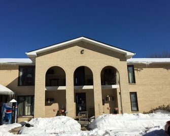 La Villa Motel - Winthrop Harbor - Edificio