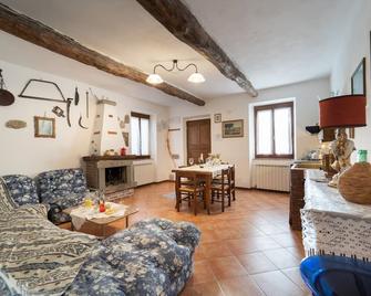 Villa in the green with private pool, garden, wi-fi for families and groups - Gallicano - Living room