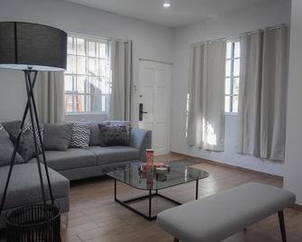 Modern Apartment with 2 Bedrooms Near sea - Madero - Soggiorno