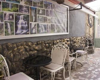 Jesiwa B's Little Palace - Acra - Restaurante