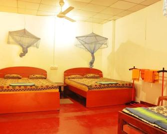 Lal Home Stay - Sigiriya - Schlafzimmer