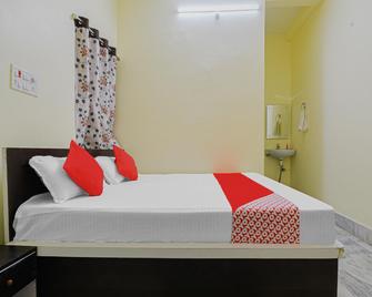 OYO Flagship 86217 Hotel Harsh - Patna - Schlafzimmer