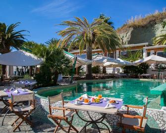 Romantica Resort & Spa - Serrara Fontana - Pool