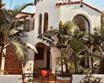 1/2 Block to the Beach w/ Bikes & Paddleboards: Casa de las Palmas - לונג ביץ' - בניין