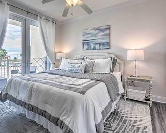 Dazzling Mexico Beach Condo - Walk to the Beach! - Mexico Beach - Bedroom