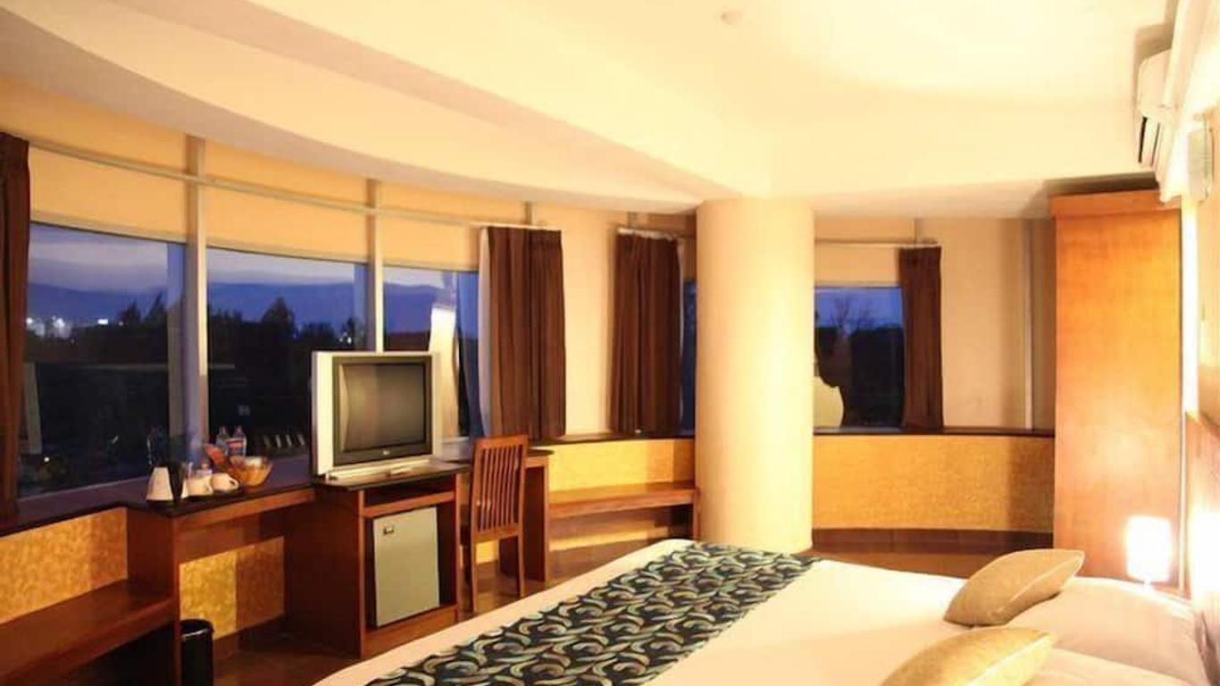 هوتل أوفال سورابايا